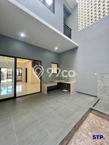 Kesempatan Investasi Rumah Terawat di Kawasan Rungkut, Surabaya Kesempatan Investasi Rumah Terawat di Kawasan Rungkut, Surabaya