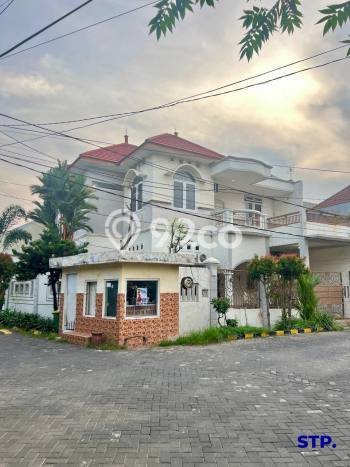 Ready to Use! Luxury House LT 252m2 Desain Elegan di Pakuwon City Ready to Use! Luxury House LT 252m2 Desain Elegan di Pakuwon City