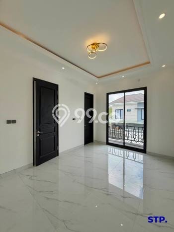 Rumah Elit Modern Siap Huni di Manyar Surabaya Rumah Elit Modern Siap Huni di Manyar Surabaya