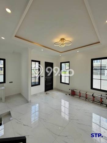 Rumah Elit Modern Siap Huni di Manyar Surabaya Rumah Elit Modern Siap Huni di Manyar Surabaya