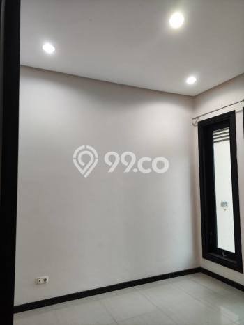 Rumah Terawat di , Surabaya, Luas Tanah 198m2m², Luas Bangunan 250m2m² Rumah Terawat di , Surabaya, Luas Tanah 198m2m², Luas Bangunan 250m2m²