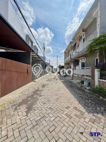 Rumah Luas Asri 4 KT Siap Huni di Pakuwon City Surabaya Rumah Luas Asri 4 KT Siap Huni di Pakuwon City Surabaya