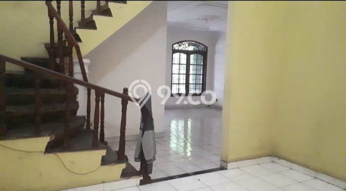 For Sale! Luxury House LT 320m2 Desain Elegan di Jati Padang For Sale! Luxury House LT 320m2 Desain Elegan di Jati Padang