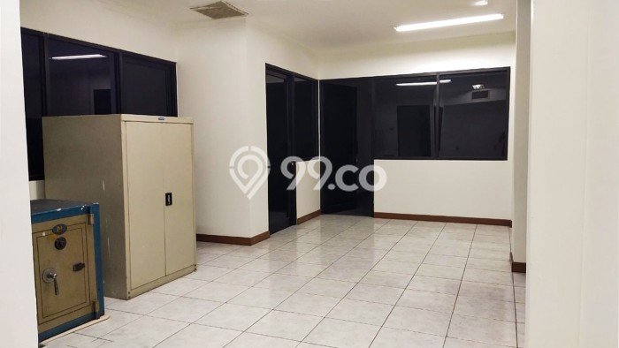 Unit Ruko Dijual di Jakarta Pusat LT 136m2 & LB 525m2 Unit Ruko Dijual di Jakarta Pusat LT 136m2 & LB 525m2