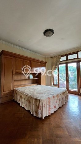 Rumah Elit LB 580m2 Siap Pakai Desain Elegan di Setiabudi, Bandung Rumah Elit LB 580m2 Siap Pakai Desain Elegan di Setiabudi, Bandung