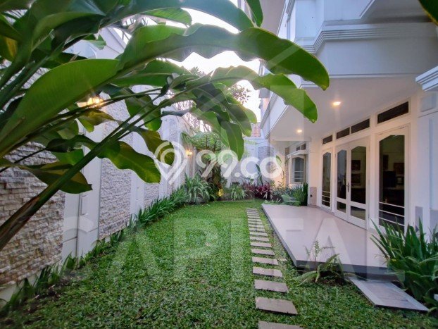 Rumah Elit LB 650m2 Siap Pakai Desain Elegan di Setra Sari, Bandung Rumah Elit LB 650m2 Siap Pakai Desain Elegan di Setra Sari, Bandung