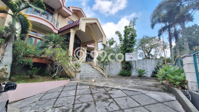 Rumah Elit LB 580m2 Siap Pakai Desain Elegan di Setiabudi, Bandung Rumah Elit LB 580m2 Siap Pakai Desain Elegan di Setiabudi, Bandung