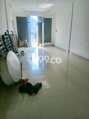 Ruko Lokasi Komersial di Kel Gerendeng, Luas 648m², Akses Utama Ruko Lokasi Komersial di Kel Gerendeng, Luas 648m², Akses Utama