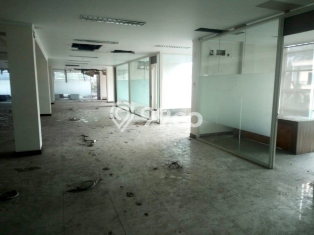 Kantor Area Strategis di , Luas 942m2m², Mainroad Kantor Area Strategis di , Luas 942m2m², Mainroad