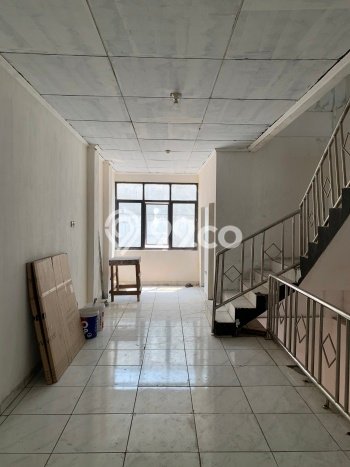 LOKASI STRATEGIS! Ruko di Cipondoh, Luas 350m², Kawasan Komersial LOKASI STRATEGIS! Ruko di Cipondoh, Luas 350m², Kawasan Komersial
