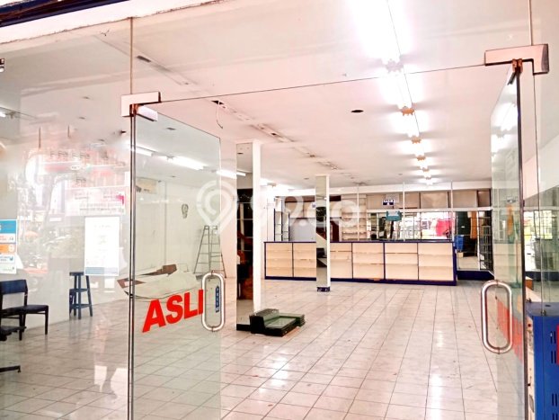KAWASAN KOMERSIAL! Ruko For Rent di Kelapa Gading, Luas 300m², Area Premium KAWASAN KOMERSIAL! Ruko For Rent di Kelapa Gading, Luas 300m², Area Premium