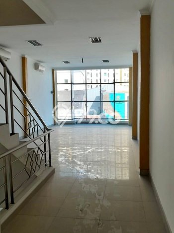 LOKASI STRATEGIS! Ruko di Otista, Luas 270m², Kawasan Berkembang LOKASI STRATEGIS! Ruko di Otista, Luas 270m², Kawasan Berkembang