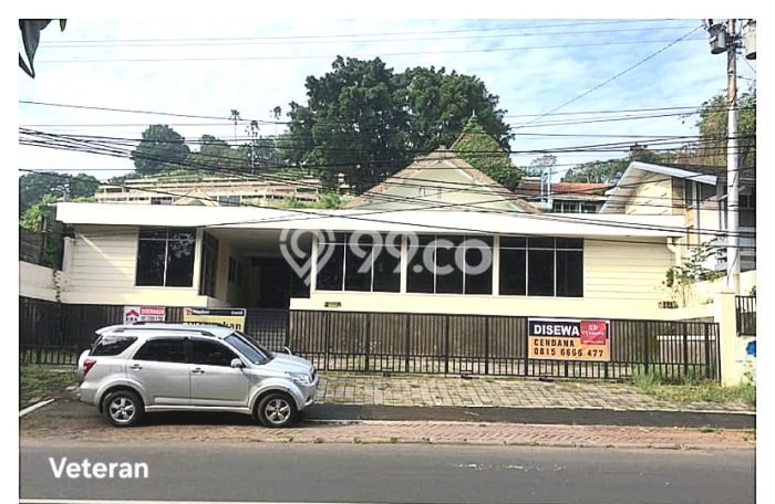 Lokasi strategis! Rumah siap huni disewakan di Semarang Tengah LB 750m2 Lokasi strategis! Rumah siap huni disewakan di Semarang Tengah LB 750m2