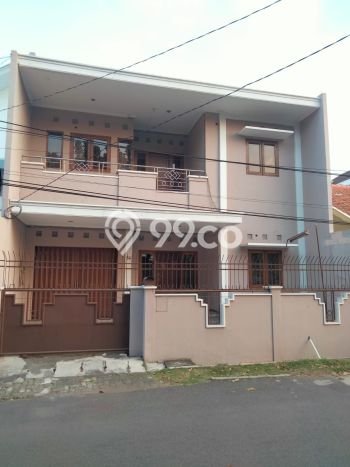 LOKASI PREMIUM! Rumah area Semarang Tengah, 4 KT, Lingkungan Tenang, Luas 200m2m² LB 350m2m² LOKASI PREMIUM! Rumah area Semarang Tengah, 4 KT, Lingkungan Tenang, Luas 200m2m² LB 350m2m²