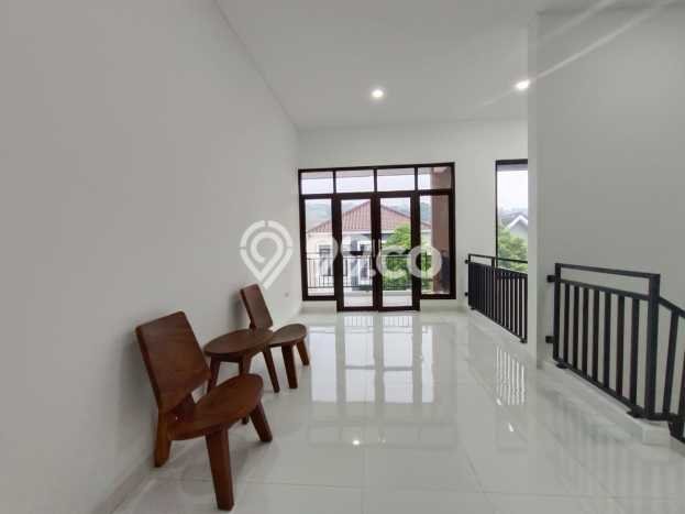 PENAWARAN TERBATAS! Rumah Premium area Sentul City, Luas 200m2m² Bangunan 220m2m² PENAWARAN TERBATAS! Rumah Premium area Sentul City, Luas 200m2m² Bangunan 220m2m²