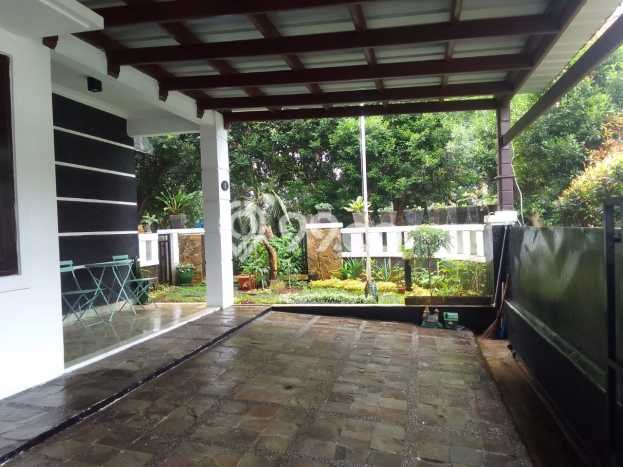 SIAP HUNI! Rumah Strategis area , Luas 180m2m² Bangunan 300m2m² SIAP HUNI! Rumah Strategis area , Luas 180m2m² Bangunan 300m2m²