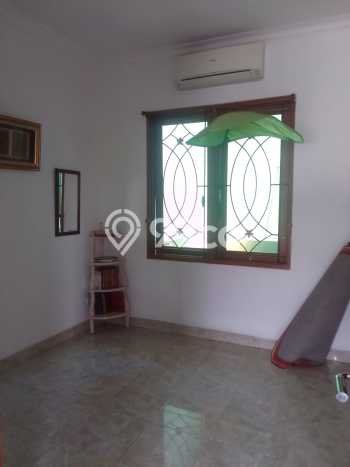 SIAP HUNI! Rumah Strategis area , Luas 180m2m² Bangunan 300m2m² SIAP HUNI! Rumah Strategis area , Luas 180m2m² Bangunan 300m2m²