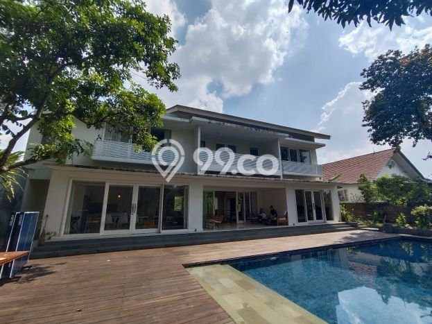 Lokasi strategis! Rumah siap pakai disewakan di Sentul City LB 550m2 Lokasi strategis! Rumah siap pakai disewakan di Sentul City LB 550m2