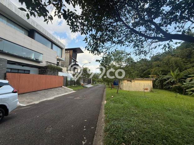For Sale! Premium House LT 374m2 Desain Modern di Sentul City For Sale! Premium House LT 374m2 Desain Modern di Sentul City