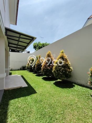 Ready to Use! Luxury House LT 235m2 Desain Elegan di Sentul City Ready to Use! Luxury House LT 235m2 Desain Elegan di Sentul City