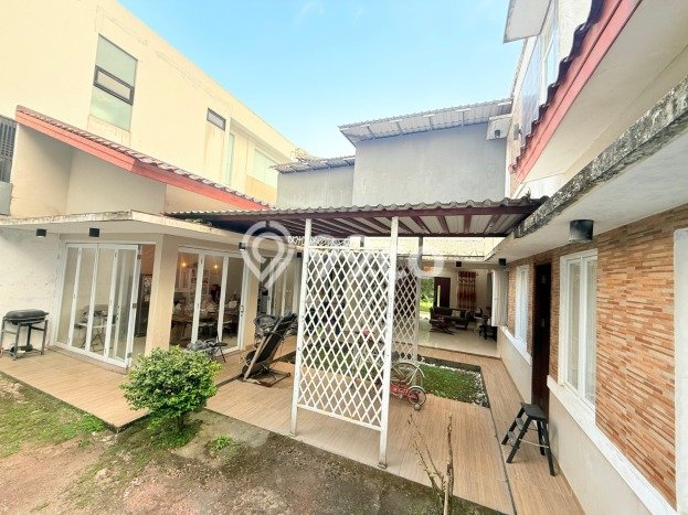 Rumah Mewah LB 205m2 Siap Huni Desain Elegan di Sentul, Bogor Rumah Mewah LB 205m2 Siap Huni Desain Elegan di Sentul, Bogor