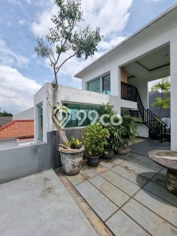 Rumah Elit LB 400m2 Siap Pakai Desain Elegan di Bintaro, Tangerang Selatan Rumah Elit LB 400m2 Siap Pakai Desain Elegan di Bintaro, Tangerang Selatan