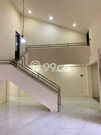 Rumah Elit Modern Tanpa Renovasi di Simprug Jakarta Selatan Rumah Elit Modern Tanpa Renovasi di Simprug Jakarta Selatan