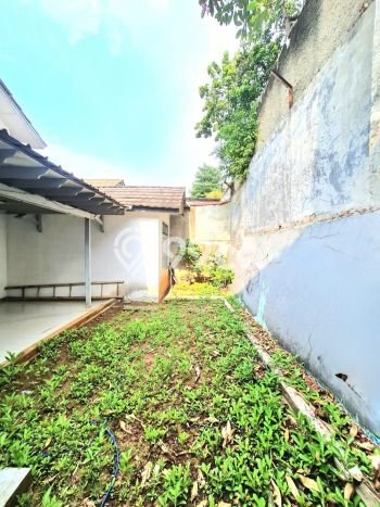 Rumah Luas Asri 2 KT Siap Huni di Sektor 5-Bintaro Jakarta Selatan Rumah Luas Asri 2 KT Siap Huni di Sektor 5-Bintaro Jakarta Selatan