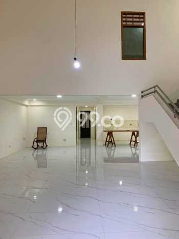 Rumah Elit Modern Tanpa Renovasi di Simprug Jakarta Selatan Rumah Elit Modern Tanpa Renovasi di Simprug Jakarta Selatan