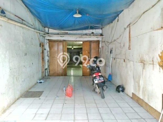 Ruko Dijual di Jakarta Barat LT 272m2 & LB 272m2 Lokasi Terbaik! Ruko Dijual di Jakarta Barat LT 272m2 & LB 272m2 Lokasi Terbaik!