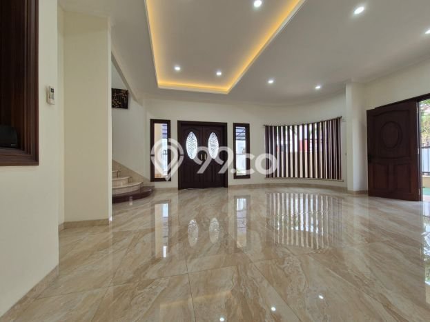 Rumah Mewah LB 400m2 Siap Pakai Desain Elegan di Puri Indah, Jakarta Barat Rumah Mewah LB 400m2 Siap Pakai Desain Elegan di Puri Indah, Jakarta Barat
