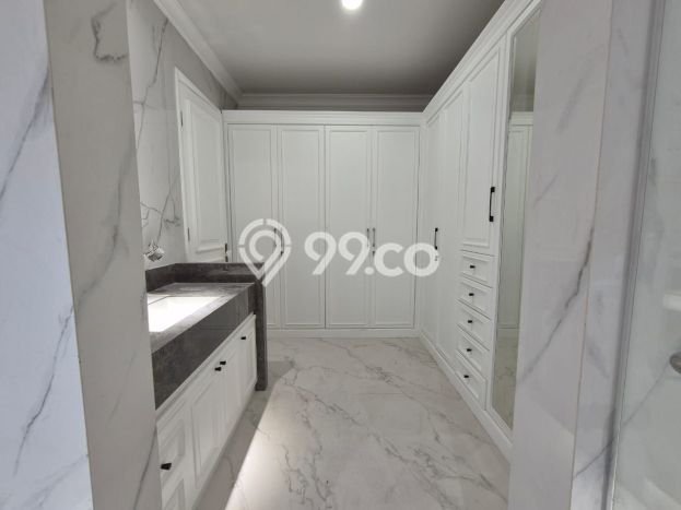 For Sale! Luxury House LT 300m2 Desain Elegan di Puri Indah For Sale! Luxury House LT 300m2 Desain Elegan di Puri Indah