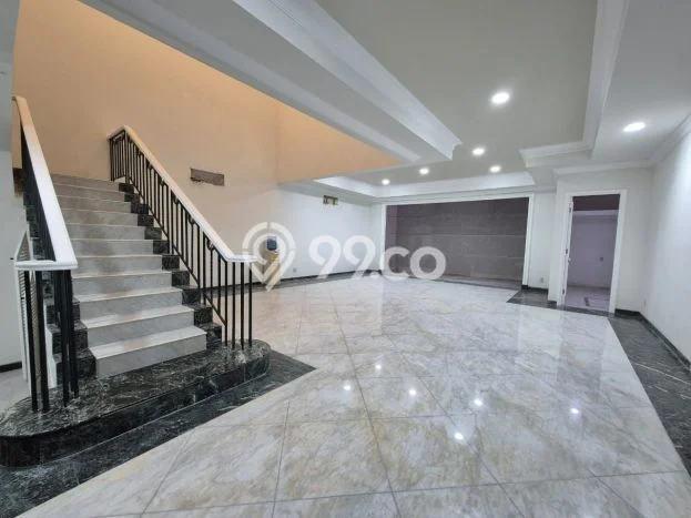 For Sale! Luxury House LT 300m2 Desain Elegan di Puri Indah For Sale! Luxury House LT 300m2 Desain Elegan di Puri Indah