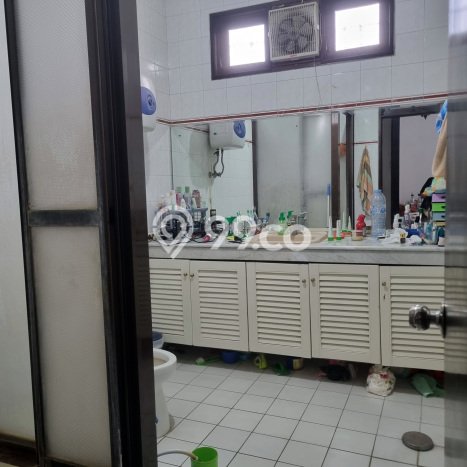 Rumah Modern 4 Kamar Terawat di Kompleks Perumahan Sukomanunggal, Surabaya Rumah Modern 4 Kamar Terawat di Kompleks Perumahan Sukomanunggal, Surabaya