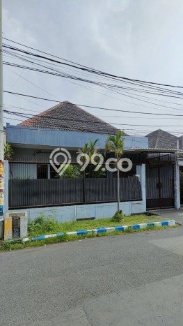 Rumah Mewah LB 200m2 Siap Huni Desain Elegan di Margorejo, Surabaya Rumah Mewah LB 200m2 Siap Huni Desain Elegan di Margorejo, Surabaya