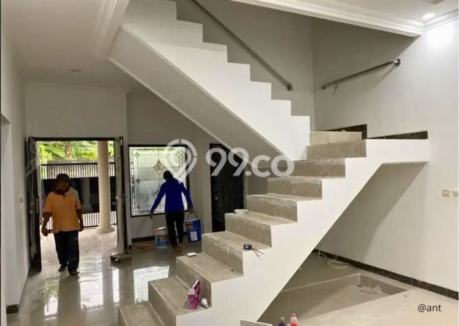Siap Huni Rumah Mewah 3 Kamar di Kebon Jeruk Dekat ke Mana Pun Siap Huni Rumah Mewah 3 Kamar di Kebon Jeruk Dekat ke Mana Pun