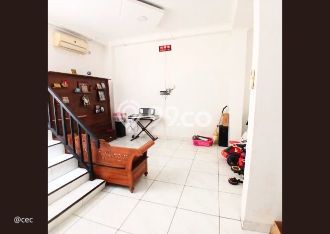 Rumah Modern 4 KT di Delta Mas Bekasi Semi Furnished Rumah Modern 4 KT di Delta Mas Bekasi Semi Furnished