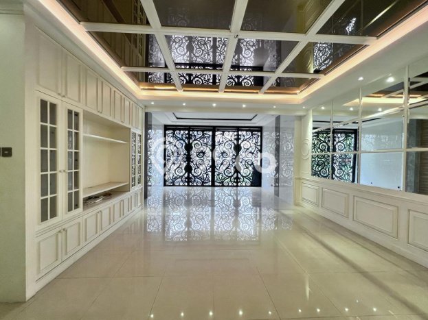 Hunian Mewah LB 555m2 Siap Huni Desain Elegan di Bintaro, Tangerang Selatan Hunian Mewah LB 555m2 Siap Huni Desain Elegan di Bintaro, Tangerang Selatan