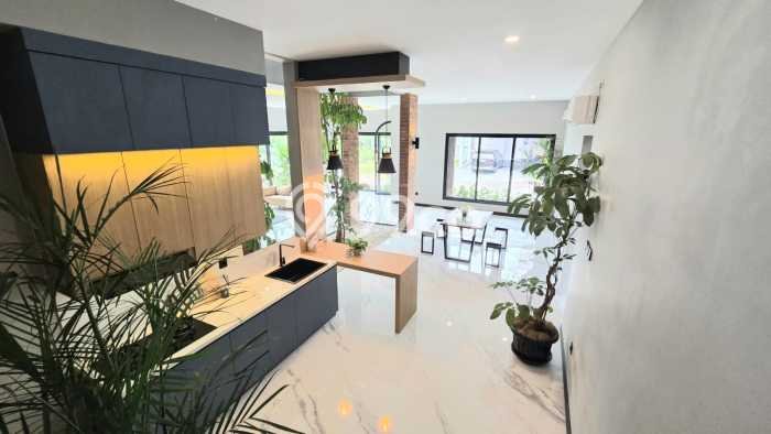 Rumah Elit LB 350m2 Siap Huni Desain Elegan di BSD, Tangerang Rumah Elit LB 350m2 Siap Huni Desain Elegan di BSD, Tangerang