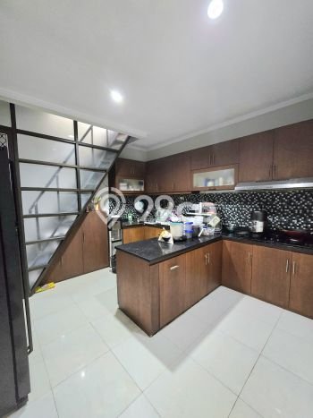 Hunian Mewah LB 220m2 Siap Huni Desain Elegan di Bintaro, Tangerang Selatan Hunian Mewah LB 220m2 Siap Huni Desain Elegan di Bintaro, Tangerang Selatan