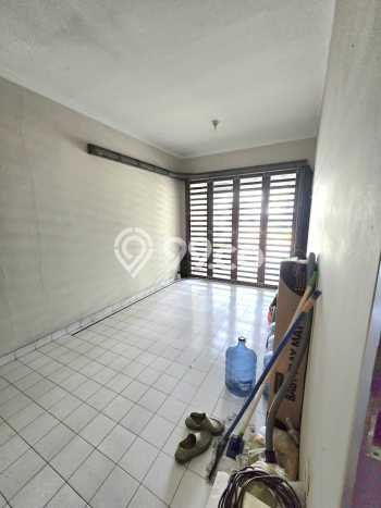 Hunian Mewah LB 220m2 Siap Huni Desain Elegan di Bintaro, Tangerang Selatan Hunian Mewah LB 220m2 Siap Huni Desain Elegan di Bintaro, Tangerang Selatan