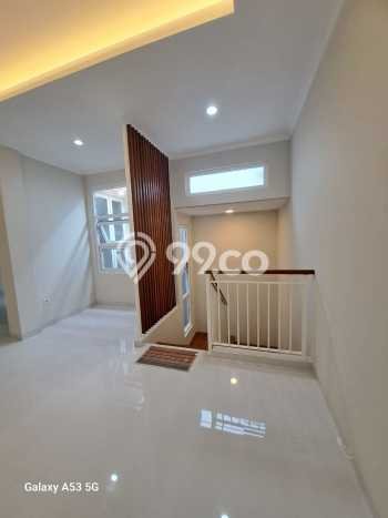 Rumah Elit LB 160m2 Siap Huni Desain Elegan di Bintaro, Tangerang Selatan Rumah Elit LB 160m2 Siap Huni Desain Elegan di Bintaro, Tangerang Selatan