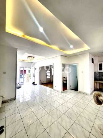 Rumah Mewah LB 150m2 Siap Pakai Desain Elegan di Bintaro, Tangerang Selatan Rumah Mewah LB 150m2 Siap Pakai Desain Elegan di Bintaro, Tangerang Selatan