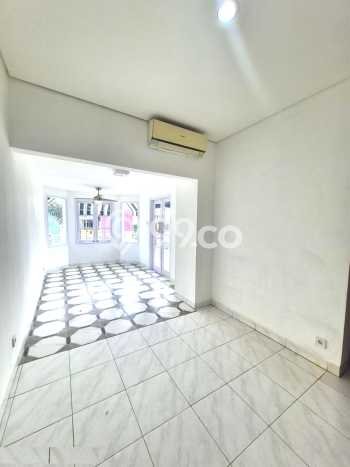 Rumah Mewah LB 150m2 Siap Pakai Desain Elegan di Bintaro, Tangerang Selatan Rumah Mewah LB 150m2 Siap Pakai Desain Elegan di Bintaro, Tangerang Selatan