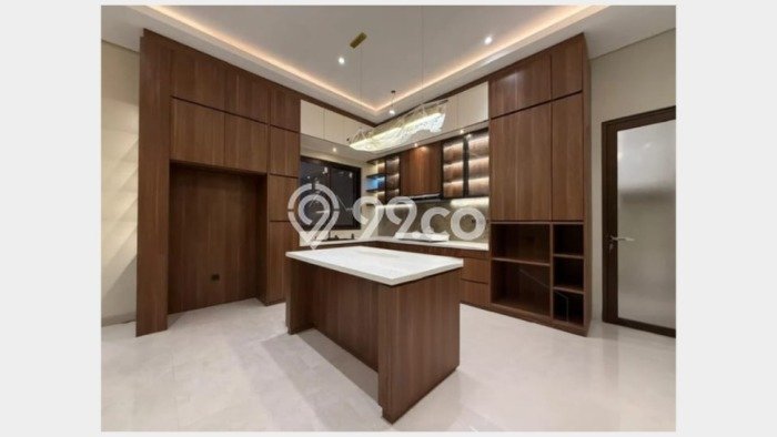 Ready to Use! Luxury House LT 306m2 Desain Elegan di Bintaro Ready to Use! Luxury House LT 306m2 Desain Elegan di Bintaro