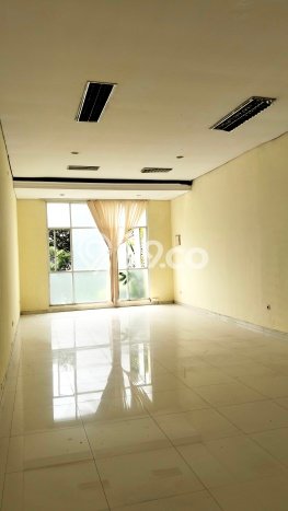 Disewakan Ruko di Kawasan Ramai Lebak Bulus Luas 150m2 Disewakan Ruko di Kawasan Ramai Lebak Bulus Luas 150m2