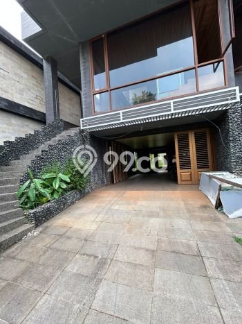 Ready to Use! Premium House LT 205m2 Desain Modern di Pejaten Ready to Use! Premium House LT 205m2 Desain Modern di Pejaten