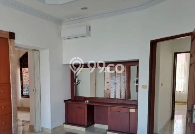 Jual Murah Rumah dengan 5 Kamar Tidur dan 5 Kamar Mandi di Area Renon, Denpasar Jual Murah Rumah dengan 5 Kamar Tidur dan 5 Kamar Mandi di Area Renon, Denpasar