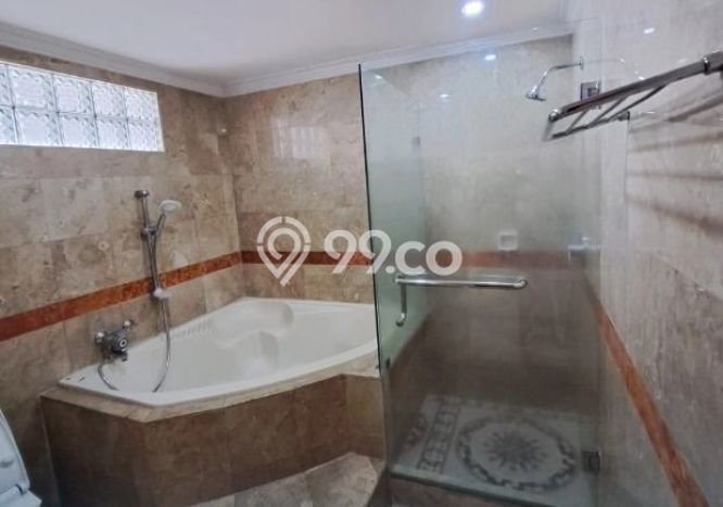 Jual Murah Rumah dengan 5 Kamar Tidur dan 5 Kamar Mandi di Area Renon, Denpasar Jual Murah Rumah dengan 5 Kamar Tidur dan 5 Kamar Mandi di Area Renon, Denpasar