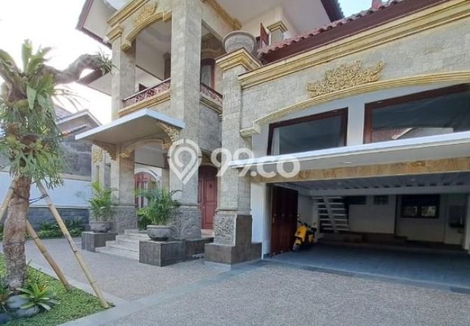 Jual Murah Rumah dengan 5 Kamar Tidur dan 5 Kamar Mandi di Area Renon, Denpasar Jual Murah Rumah dengan 5 Kamar Tidur dan 5 Kamar Mandi di Area Renon, Denpasar